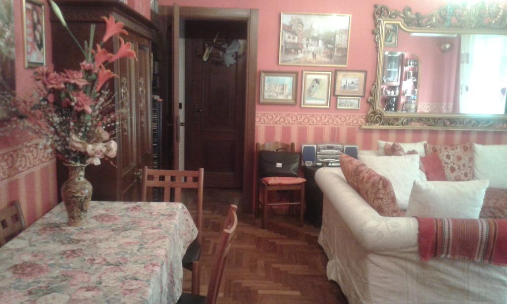 Romantic & Artistic Apartment Милано Стая снимка